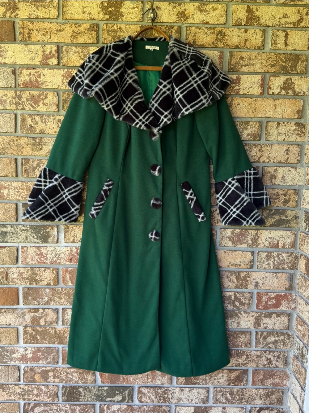 Luxe Moda Long Coat Women’s Size Medium Green Black White Excellent Condition!